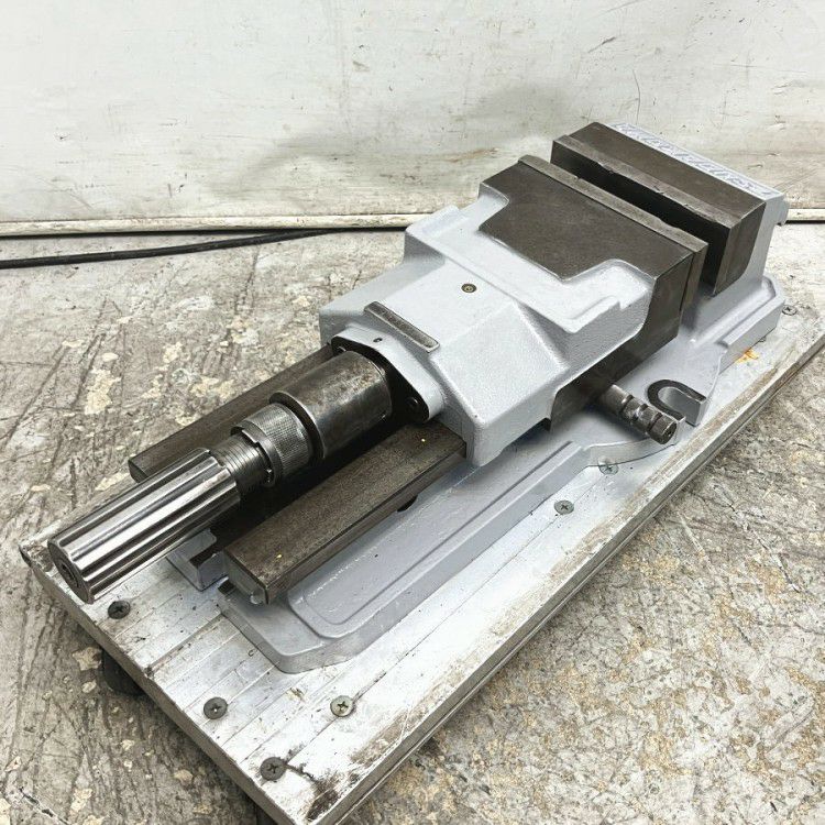 愛知県にて 津田駒 油圧マシンバイス VH-200 を買取致しました。