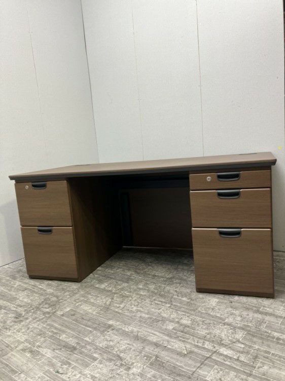 岐阜県にて オカムラ 役員室用1600両袖デスク  を買取致しました。