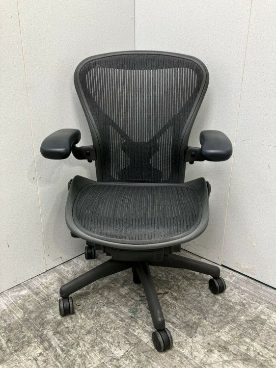 三重県にて HermanMiller（ハーマンミラー） アーロンチェア  を買取致しました。