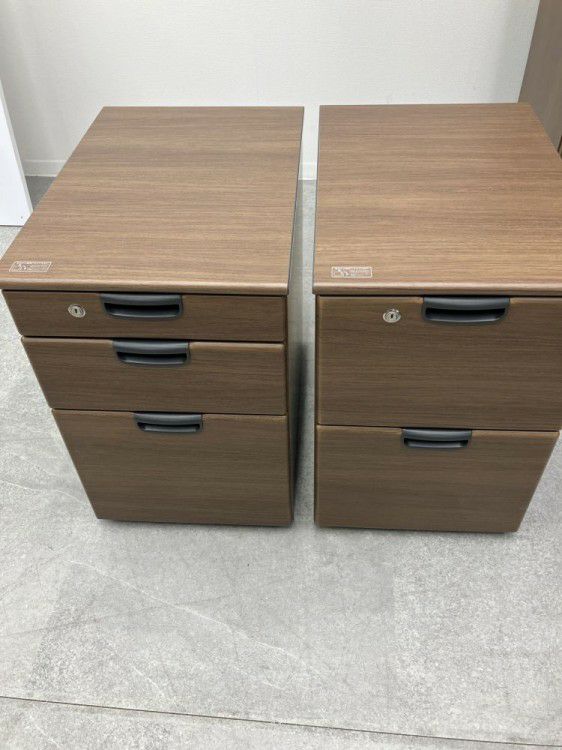 静岡県にて オカムラ 役員室用家具6点セット  を買取致しました。