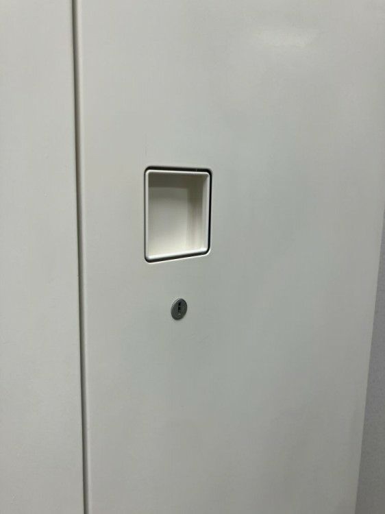 岐阜県にて オカムラ 両開き書庫  を買取致しました。