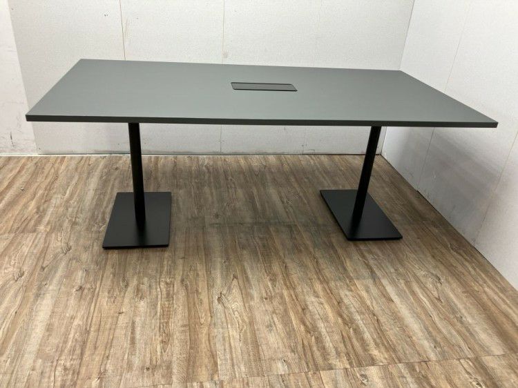 岐阜県にて ウチダ（内田洋行） ミーティングテーブル  を買取致しました。