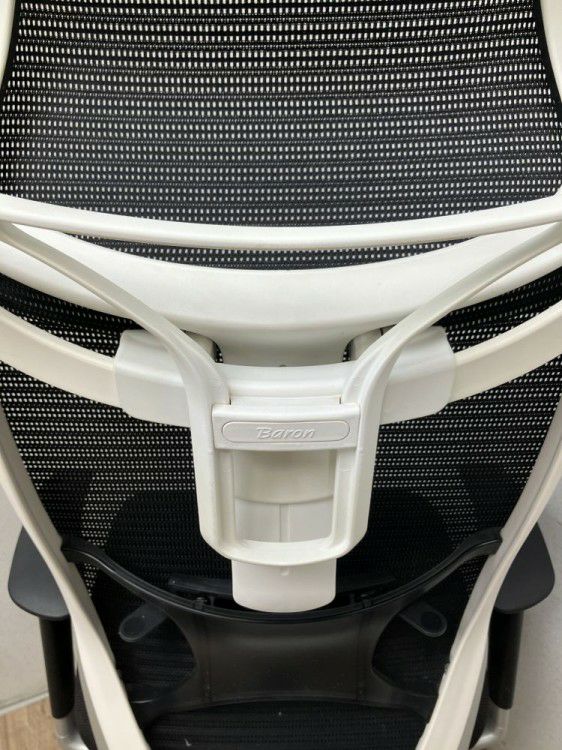 静岡県にて オカムラ 可動肘付バロンチェア  を買取致しました。