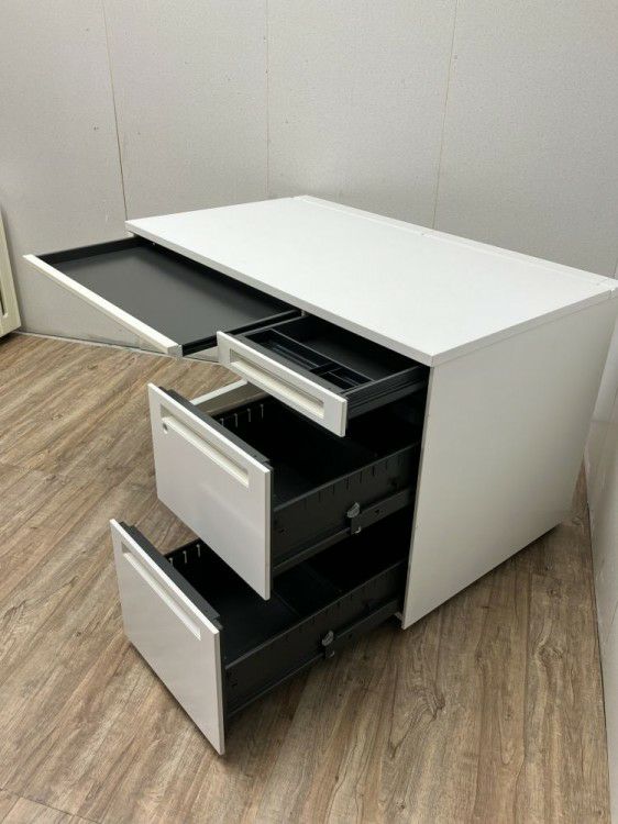 三重県にて オカムラ 1200片袖デスク  を買取致しました。