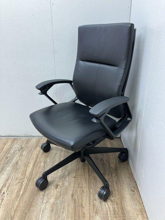 愛知県にて オカムラ デュークチェア  を買取致しました。