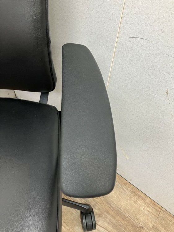 愛知県にて オカムラ デュークチェア  を買取致しました。