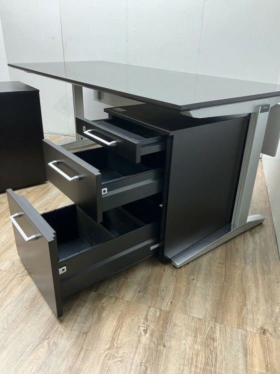 岐阜県にて オカムラ 1800平デスク+ワゴン3点セット  を買取致しました。