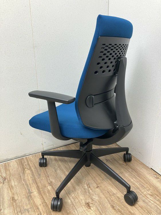 静岡県にて コクヨ 固定肘付ウィザード４チェア  を買取致しました。