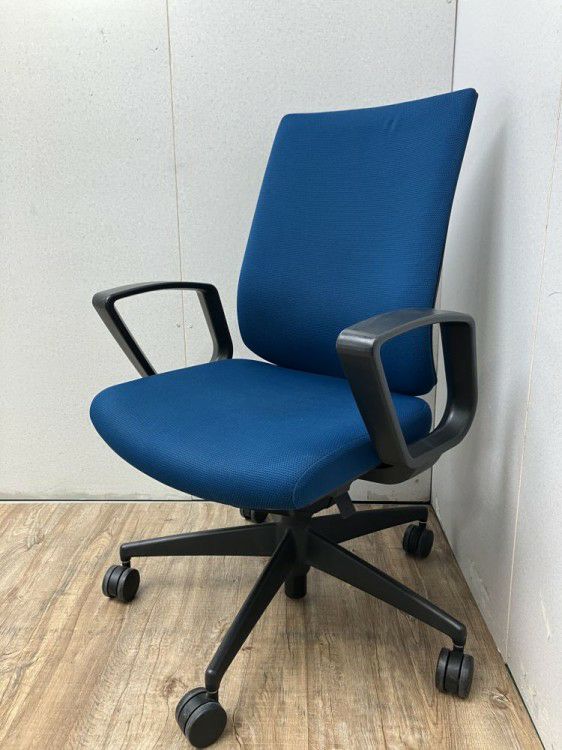 三重県にて コクヨ 固定肘付ウィザード2チェア  を買取致しました。