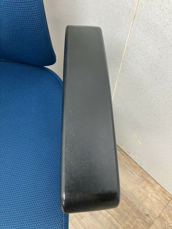 三重県にて コクヨ 固定肘付ウィザード2チェア  を買取致しました。