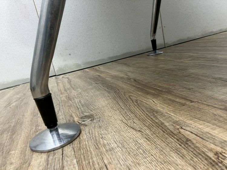 岐阜県にて ニシキ ミーティングテーブル  を買取致しました。