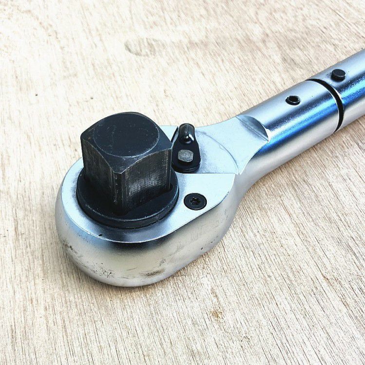 静岡県にて STRAIGHT/ストレート 大型プリセット式トルクレンチ 15-7800 を買取致しました。