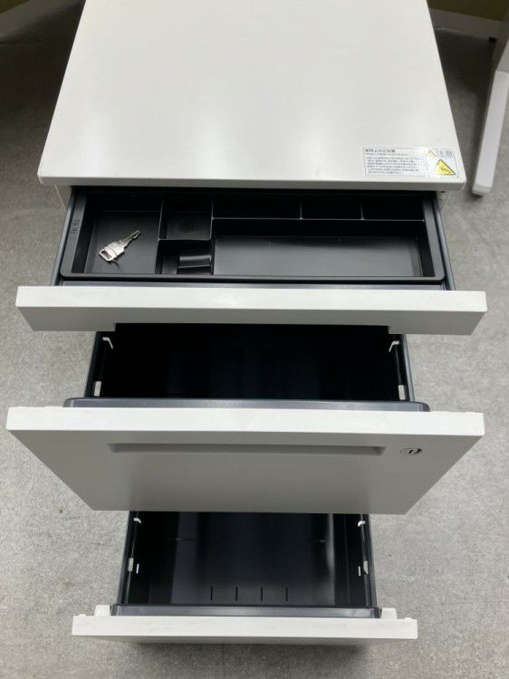 岐阜県にて イトーキ 3人用ブーメランデスク+ワゴンセット を買取致しました。