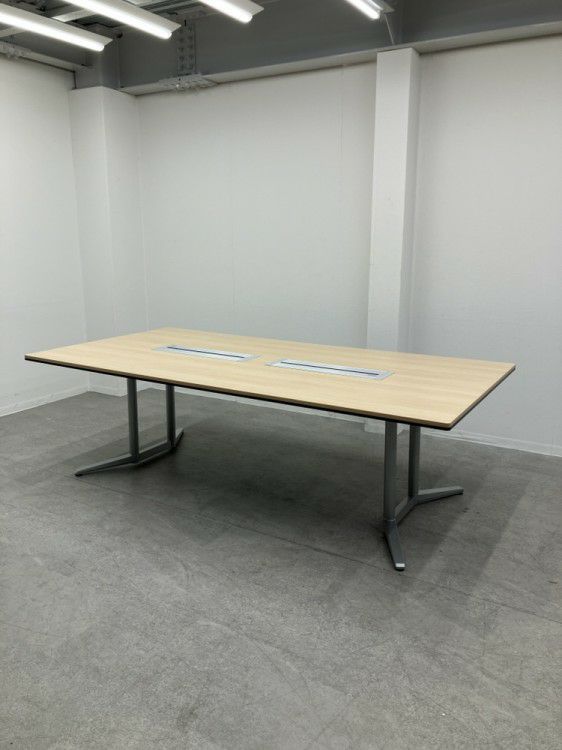 静岡県にて オカムラ 2400ミーティングテーブル  を買取致しました。
