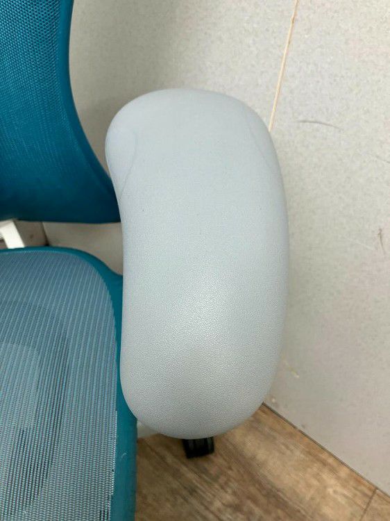 岐阜県にて HermanMiller（ハーマンミラー） 可動肘付ミラ2チェア  を買取致しました。