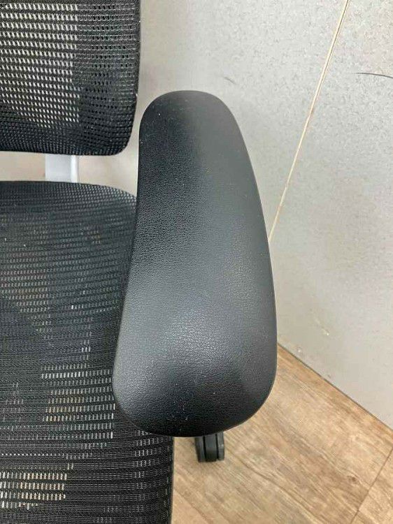 岐阜県にて オカムラ 可動肘付コンテッサチェア  を買取致しました。