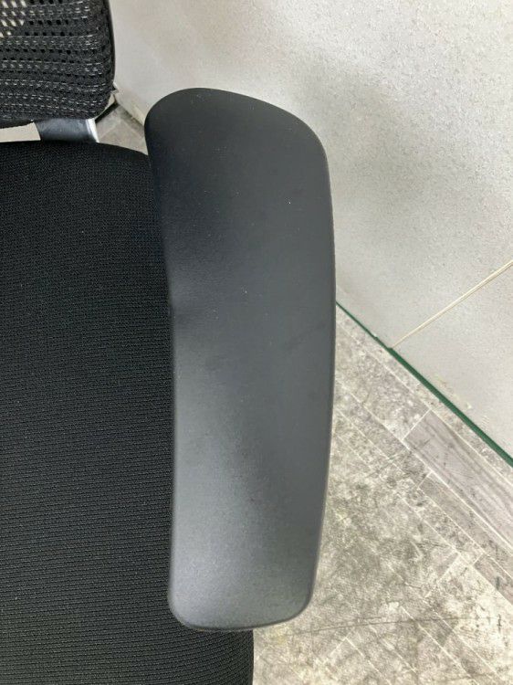 岐阜県にて オカムラ 可動肘付バロンチェア を買取致しました。