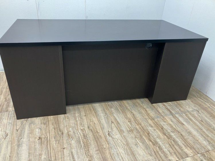 静岡県にて イトーキ 1800役員用両袖デスク  を買取致しました。