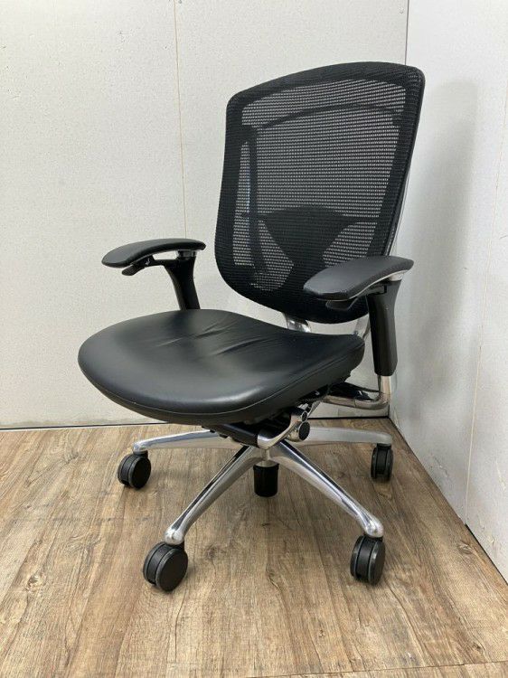 三重県にて オカムラ 可動肘付コンテッサチェア  を買取致しました。