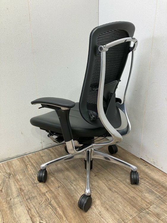 三重県にて オカムラ 可動肘付コンテッサチェア  を買取致しました。