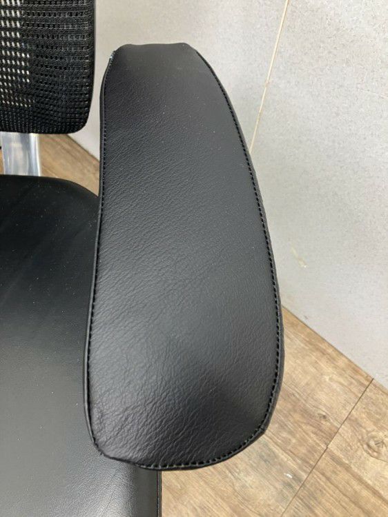 三重県にて オカムラ 可動肘付コンテッサチェア  を買取致しました。