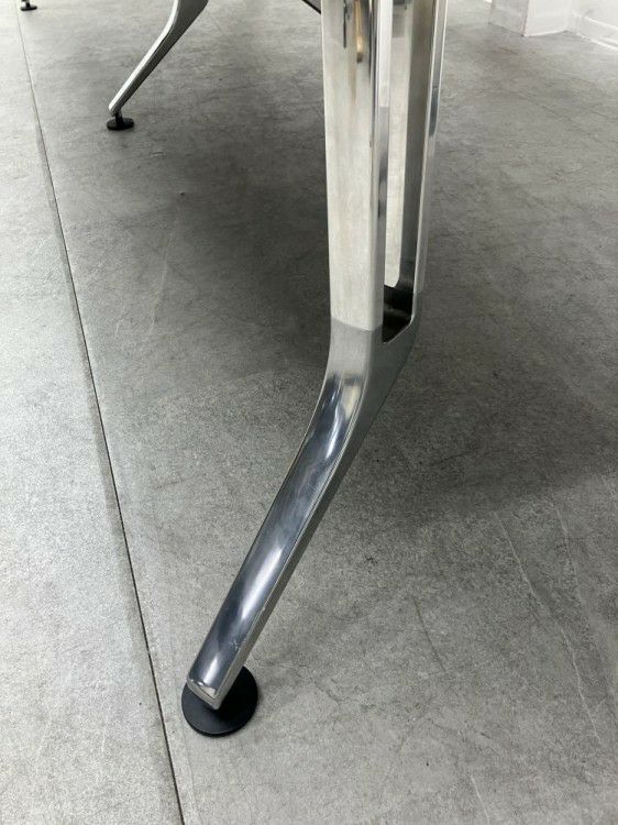 岐阜県にて ウチダ(内田洋行) 4000ミーティングテーブル を買取致しました。