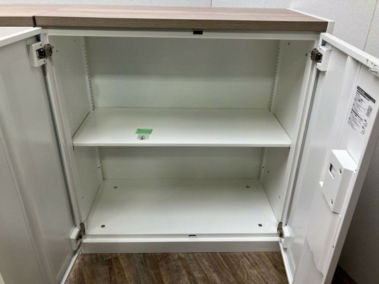 静岡県にて オカムラ ダイヤル式天板付両開き書庫2台セット  を買取致しました。