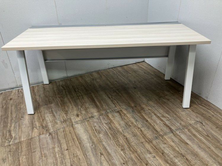 静岡県にて オカムラ 1600平デスク  を買取致しました。