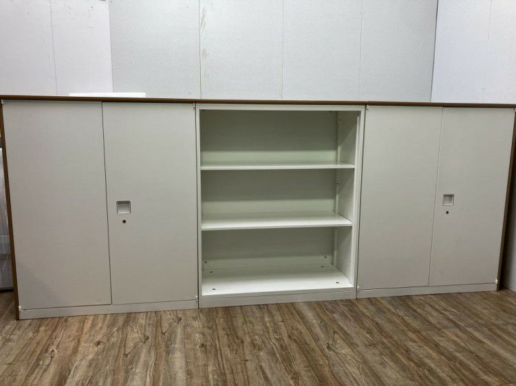 岐阜県にて オカムラ 側板・天板付3連結書庫  を買取致しました。