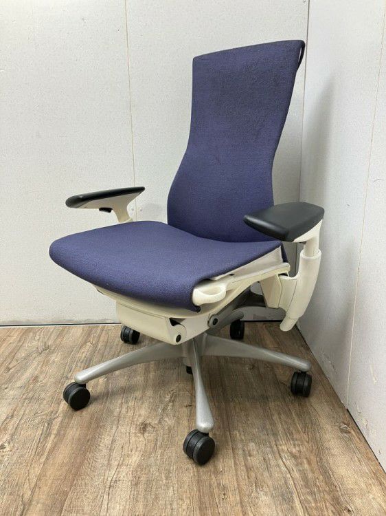 三重県にて HermanMiller（ハーマンミラー） 可動肘付エンボディチェア  を買取致しました。