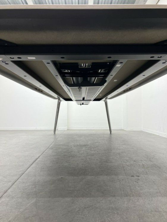 岐阜県にて オカムラ 3200ミーティングテーブル  を買取致しました。