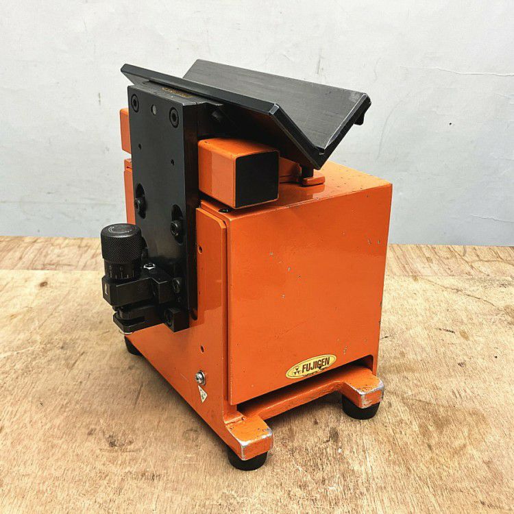 岐阜県にて FUJIGEN/富士元工業 卓上面取り機  を買取致しました。