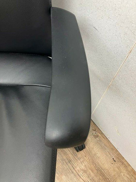 岐阜県にて オカムラ 固定肘モードチェア  を買取致しました。