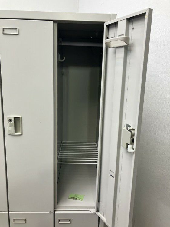 静岡県にて オカムラ 8人用ロッカー を買取致しました。