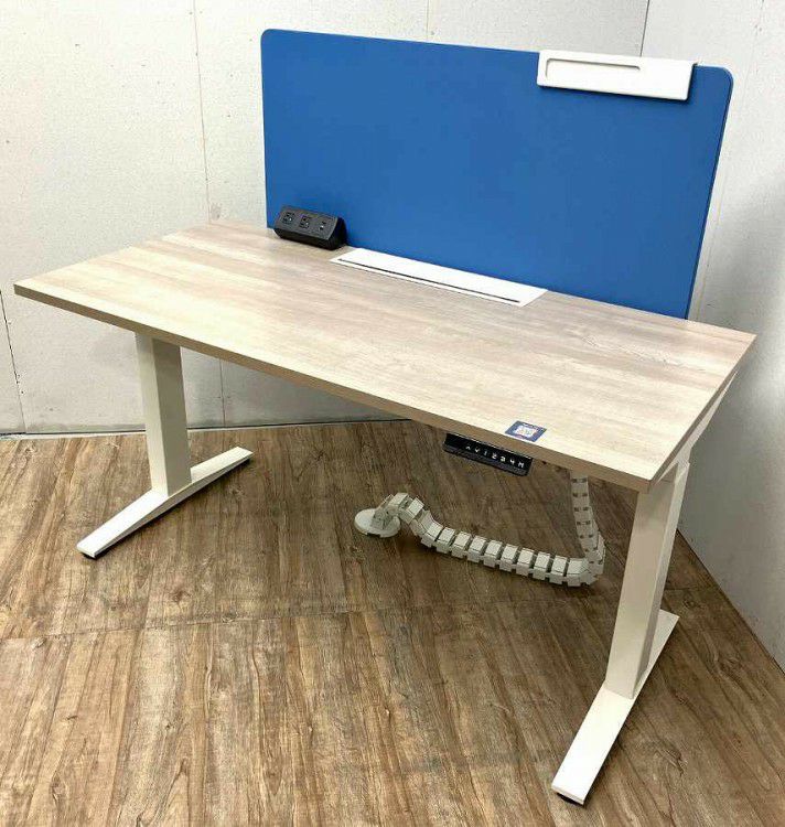 三重県にて HermanMiller（ハーマンミラー） 電動昇降式1380平デスク  を買取致しました。