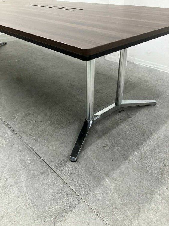 三重県にて オカムラ ミーティングテーブル  を買取致しました。