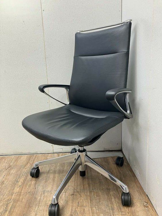 三重県にて オカムラ 固定肘モードチェア  を買取致しました。