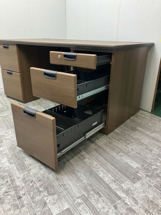 愛知県にて オカムラ 1600両袖デスク を買取致しました。