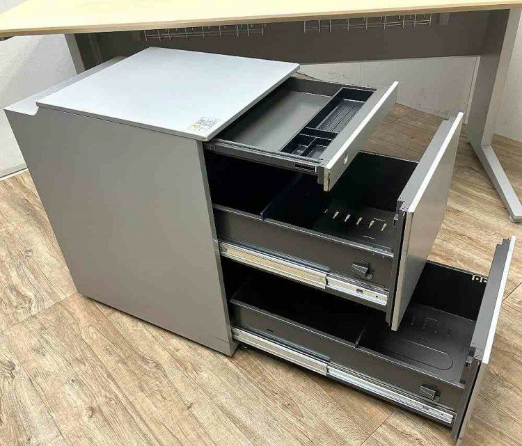 岐阜県にて オカムラ 1600平デスク+ワゴンセット を買取致しました。