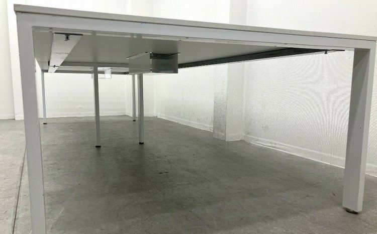 愛知県にて オカムラ ミーティングテーブル  を買取致しました。