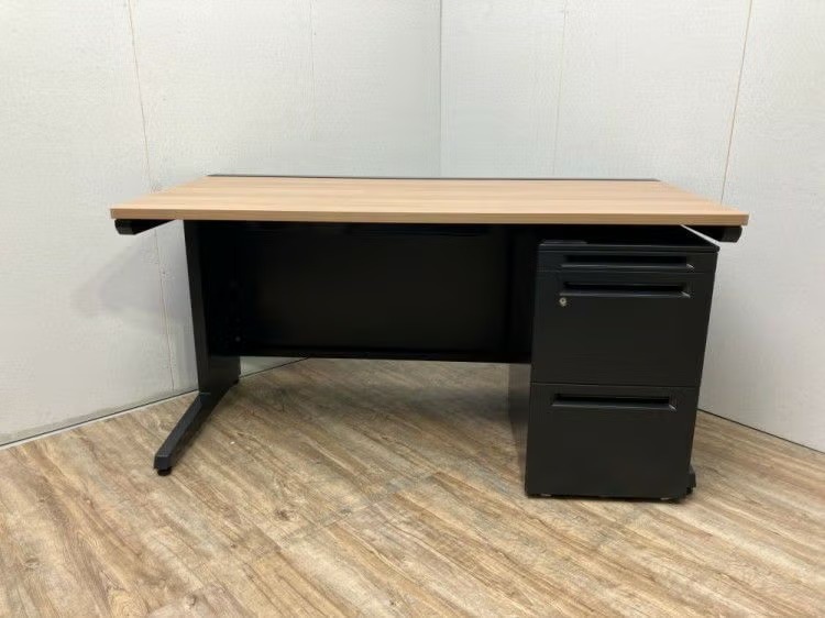 静岡県にて オカムラ 1400平デスク+ワゴンセット  を買取致しました。