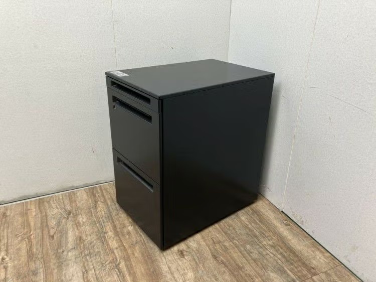 静岡県にて オカムラ 1400平デスク+ワゴンセット  を買取致しました。