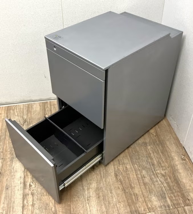 愛知県にて オカムラ 1800平デスク+ワゴンセット  を買取致しました。