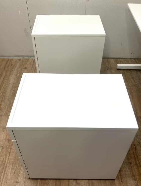 愛知県にて コクヨ 1600平デスク＋ワゴン3点セット  を買取致しました。