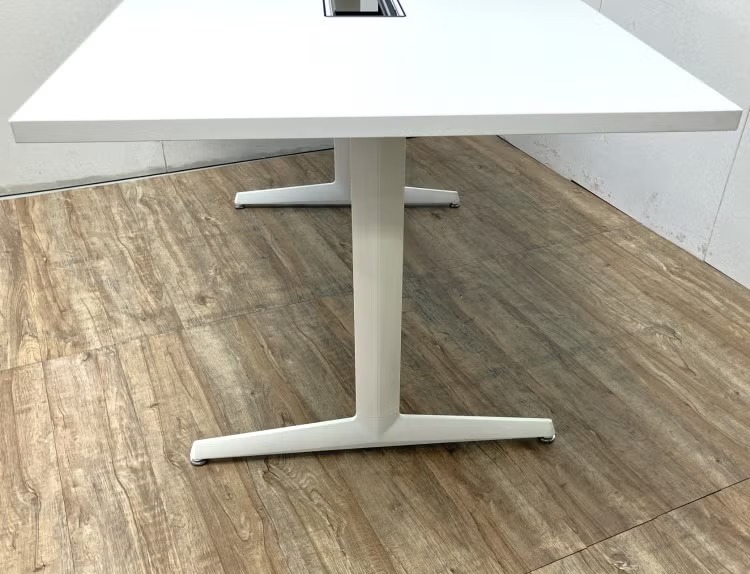 静岡県にて オカムラ 1550ミーティングテーブル  を買取致しました。