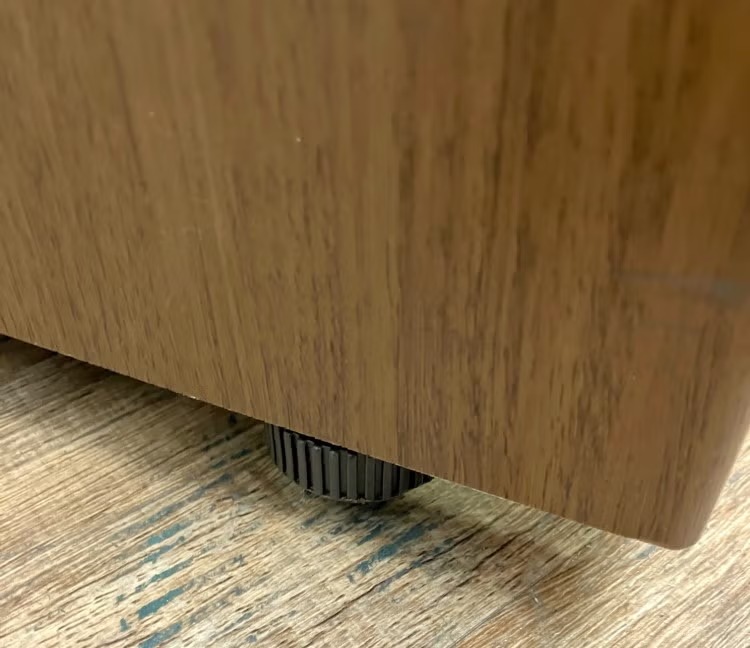 愛知県にて オカムラ 1600平デスク+ワゴン3点セット を買取致しました。