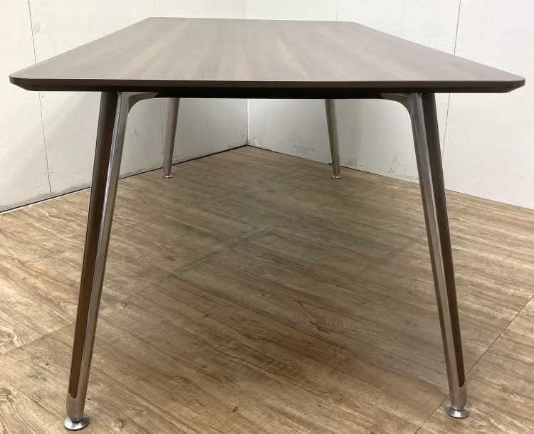 岐阜県にて オカムラ ミーティングテーブル  を買取致しました。