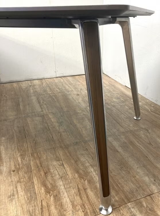 岐阜県にて オカムラ ミーティングテーブル  を買取致しました。