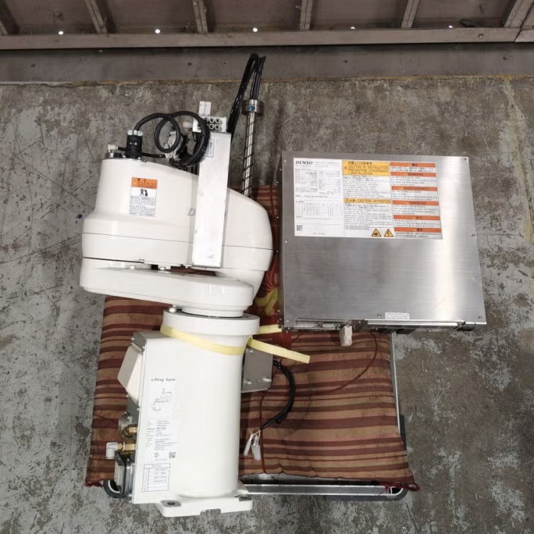 三重県にて DENSO/デンソー ロボットアーム HS045A-1-N20-NNN/RC8A を買取致しました。